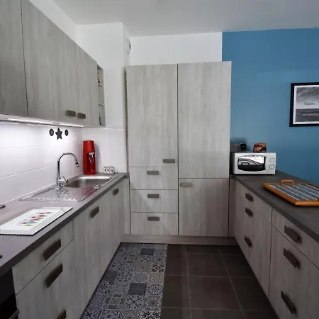 Apartmán - T3 Calme Et Spacieux Avec Jardin Et Parking, Proche Port Et - Fr-1-420-49